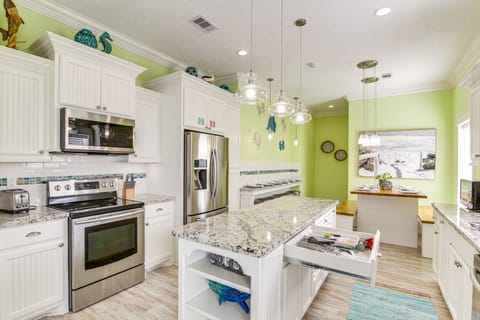 Steps to Shore: Family Retreat in Crystal Beach! House in Bolivar Peninsula