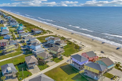 Steps to Shore: Family Retreat in Crystal Beach! House in Bolivar Peninsula