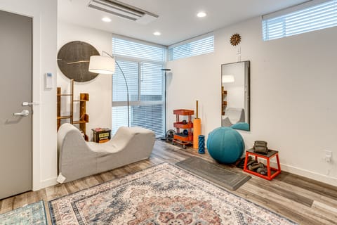 Walk to Seattle University: Centrally Located Gem Apartment in Seattle