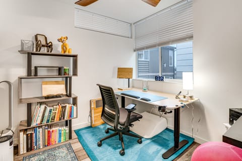 Walk to Seattle University: Centrally Located Gem Apartment in Seattle