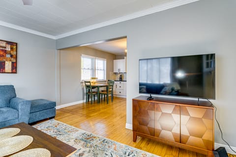 < 1 Mi to Dtwn Clawson! Family Retreat w/ Yard House in Clawson