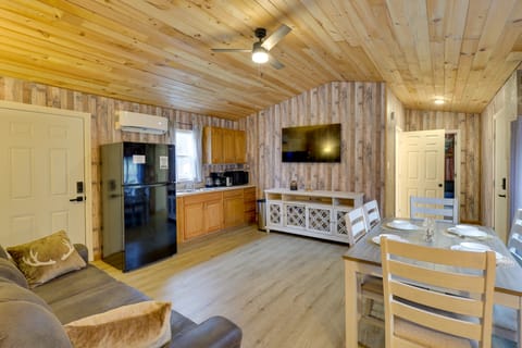 Hike, Fish & Hunt: Serene Patriot Cabin! House in Ohio
