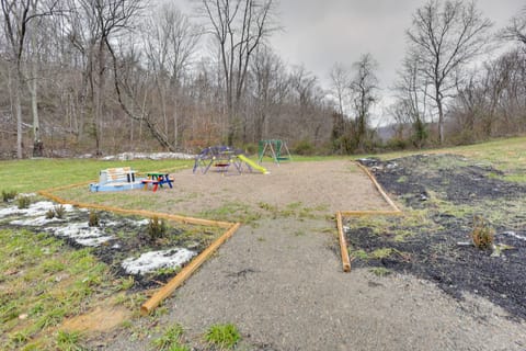 Hike, Fish & Hunt: Serene Patriot Cabin! House in Ohio