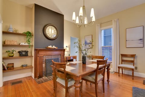 < 1 Mi to Moda Center: Walkable Portland Retreat! House in Portland