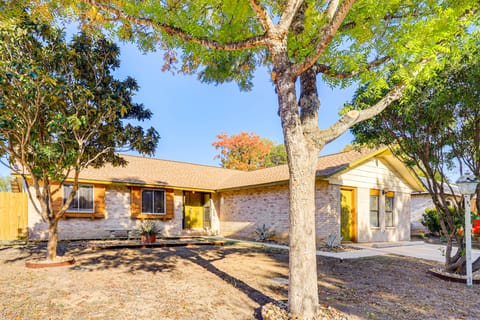 Hot Tub, Pool & Game Room: San Antonio Family Gem House in San Antonio