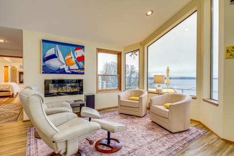 Uninterrupted Water Views! Whidbey Island Getaway House in Greenbank