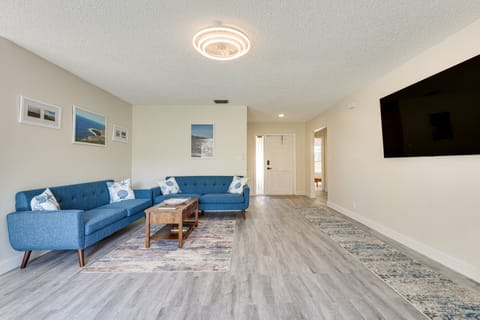 Walk to Shops & Eats, 3 Mi to Beach! Hollywood Gem House in Dania Beach