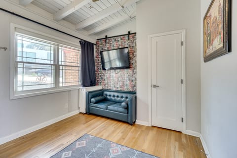 Convenient Couple's Retreat 3 Mi to Dtwn Austin! Apartment in Austin