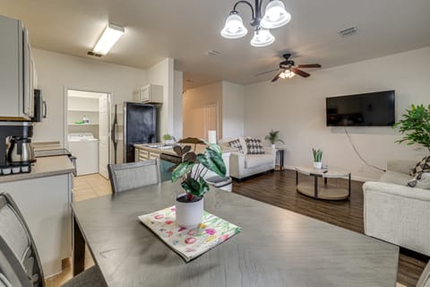 Suburban San Antonio Stay Near Parks & Hospitals Apartment in San Antonio