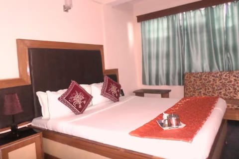 Executive Double Room | Free WiFi, bed sheets