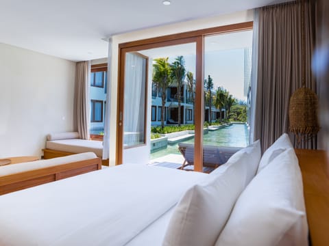 Deluxe Lagoon Pool Access | Egyptian cotton sheets, premium bedding, memory foam beds, minibar