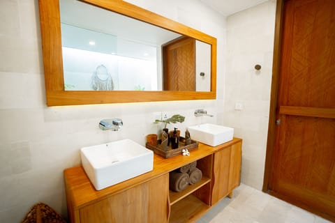 One Bedroom Pool Villa | Bathroom | Shower, rainfall showerhead, designer toiletries, hair dryer