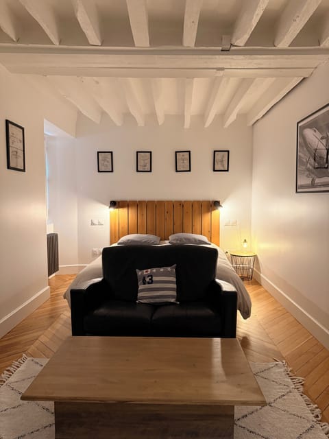 Deluxe Double Room, 1 Bedroom | Minibar, individually decorated, laptop workspace, free WiFi