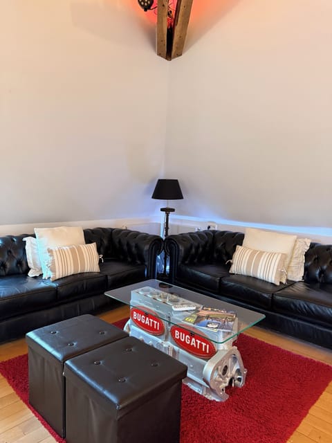 Deluxe Suite | Minibar, individually decorated, laptop workspace, free WiFi