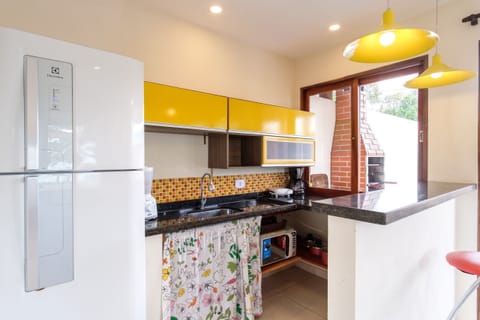 Basic Villa | Private kitchen | Full-size fridge, microwave, stovetop, toaster