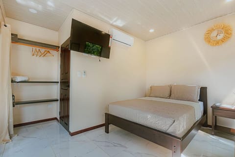 Deluxe Room | Desk, laptop workspace, free WiFi