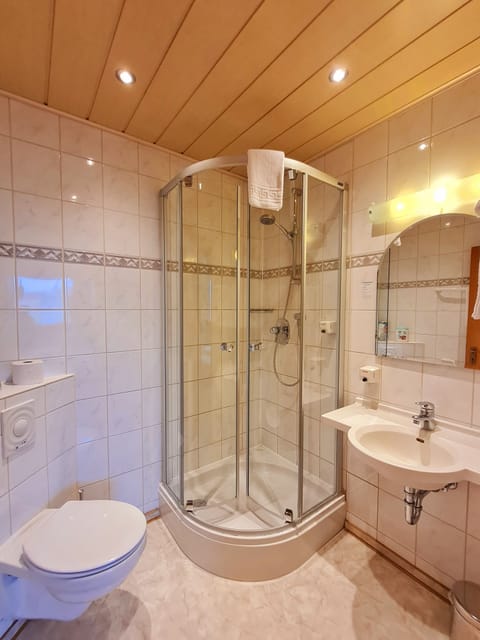 Comfort Double Room | Bathroom | Shower, hair dryer, towels, soap