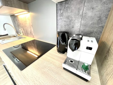 Deluxe Apartment | Private kitchen | Espresso maker, coffee/tea maker, electric kettle