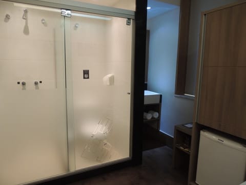 Standard Room | Bathroom | Rainfall showerhead, towels, soap, toilet paper