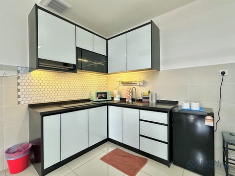 Comfort Apartment, 1 Bedroom, Non Smoking, Sea View | Private kitchen | Fridge, microwave, stovetop, cookware/dishes/utensils