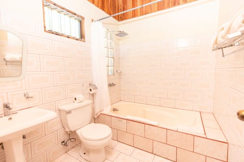 Superior Cabin | Bathroom | Shower, rainfall showerhead, towels