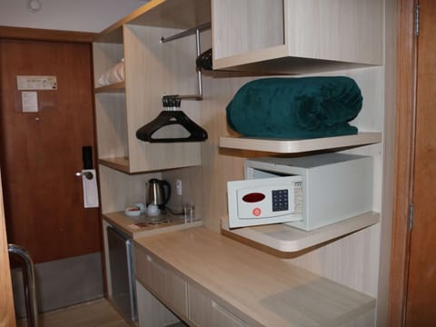 Superior Room, 1 Double Bed, Accessible (Accessible) | Minibar, in-room safe, desk, blackout drapes