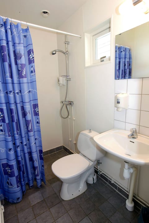 Shower, free toiletries, hair dryer, heated floors