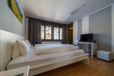 Standard Double Room | Free WiFi, bed sheets