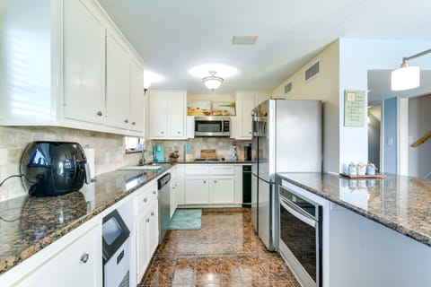 House (3 Bedrooms) | Private kitchen | Microwave, oven, stovetop, dishwasher