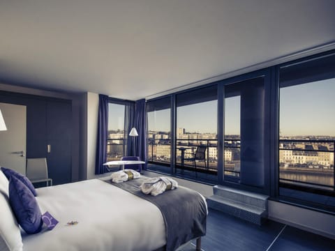 Minibar, in-room safe, desk, soundproofing