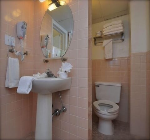 Standard Double Room, 2 Double Beds | Bathroom | Free toiletries, hair dryer, towels