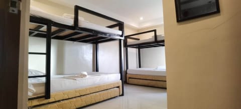 Quadruple Room | Free WiFi, bed sheets