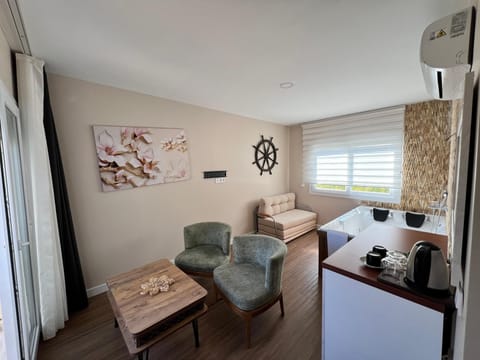 Senior Room | In-room safe, desk, blackout drapes, free WiFi