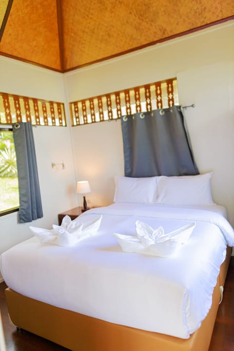 Small Bungalow Sea view | Premium bedding, free minibar, in-room safe, soundproofing