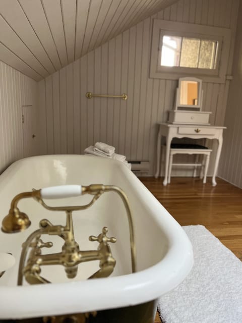 Honeymoon Single Room | Bathroom | Bathtub, deep soaking tub, hair dryer, slippers