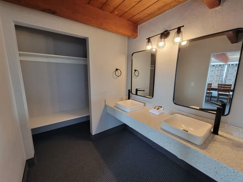 Marina Corner Suite | Bathroom | Shower, hair dryer, towels, soap