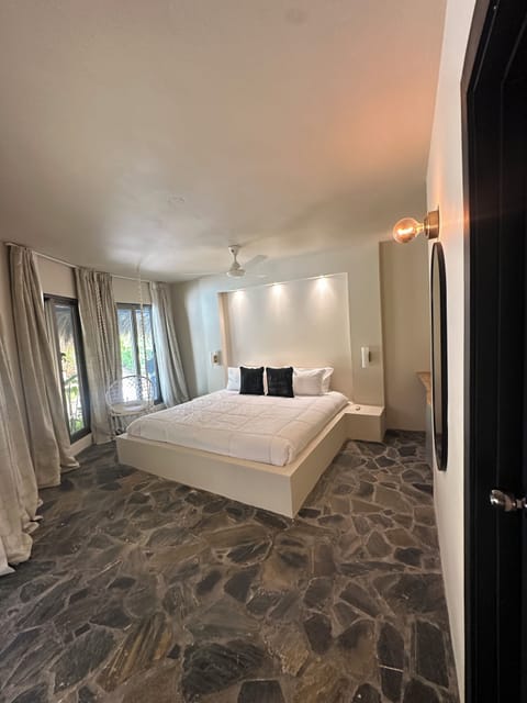 Signature Double Room | Premium bedding, down comforters, pillowtop beds, in-room safe