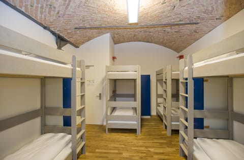 Bed in mixed Dorm with 8 beds, Shared Bathroom | In-room safe, soundproofing, free WiFi