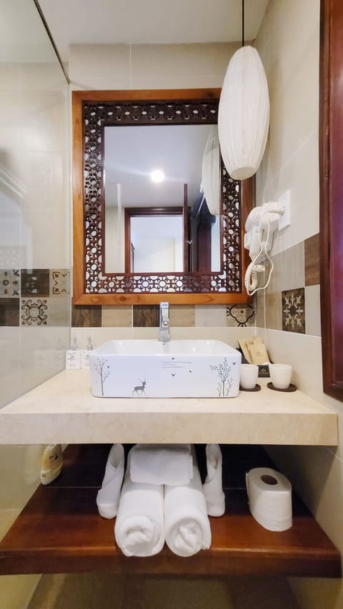 Superior Double or Twin Room | Bathroom | Designer toiletries, hair dryer, bathrobes, slippers