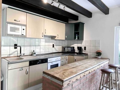 b77a4b14-9e6c-4a69-a38b-f26705b2fad7