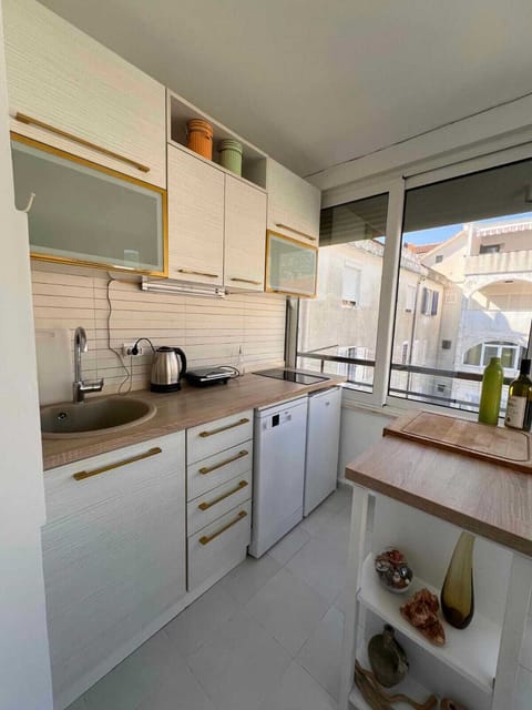 Family Apartment | Private kitchen | Fridge, stovetop, cookware/dishes/utensils, dining tables