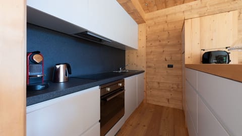 Apartment (2 Bedrooms) | Private kitchen | Oven, toaster, highchair, coffee grinder