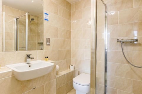 Shower, free toiletries, towels