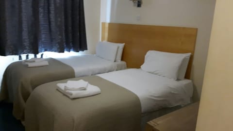 Comfort Twin Room | Desk, iron/ironing board, free WiFi, bed sheets
