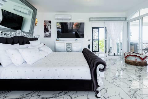 PENTHOUSE LUXURY SUITE, Romantic Penthouse | Premium bedding, free WiFi