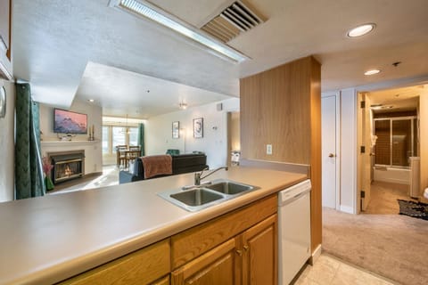 Lodge at the Mountain Unit 263 | Private kitchen | Full-size fridge, microwave, oven, stovetop