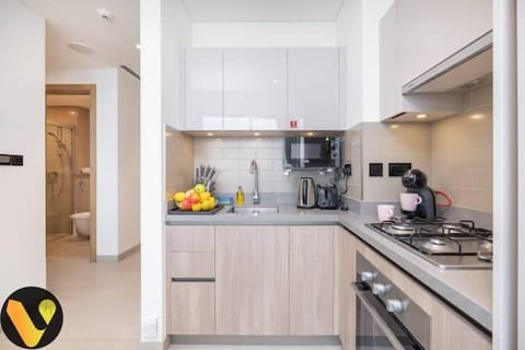 Luxury Apartment | Private kitchen | Full-size fridge, microwave, oven, stovetop