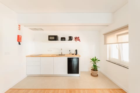 Deluxe Apartment | Private kitchen | Electric kettle