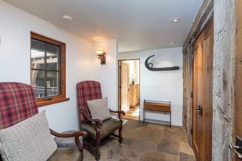 4.2-mountain-house-mountain-village-hall