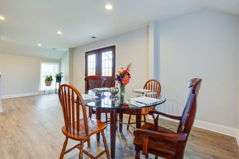 Dining Area | Dishware/Flatware Provided